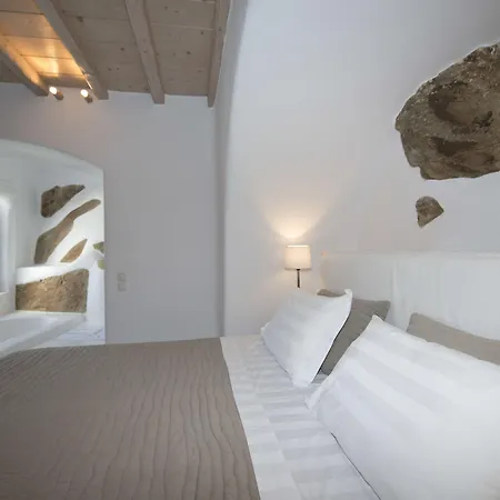 Villa Azurite With Heated Pool By Diles Psarrou