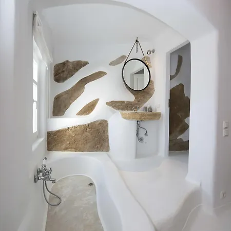 Azurite With Heated Pool By Diles Псароу