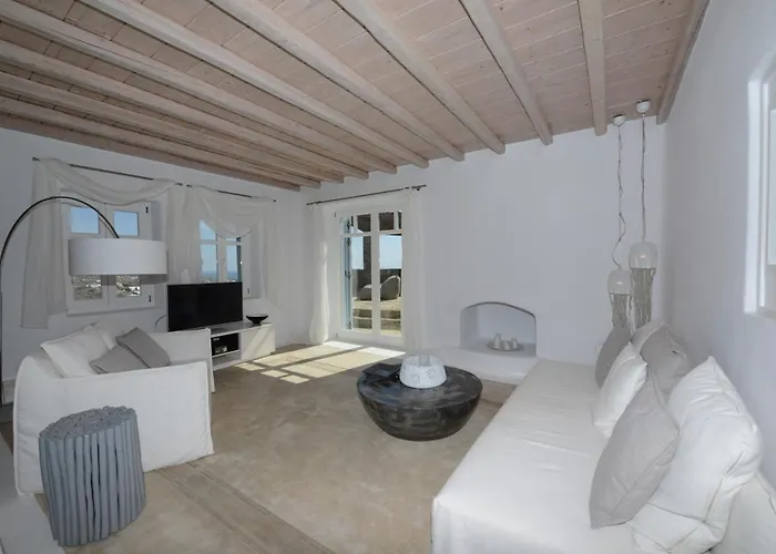 Villa Azurite With Heated Pool By Diles Psarrou