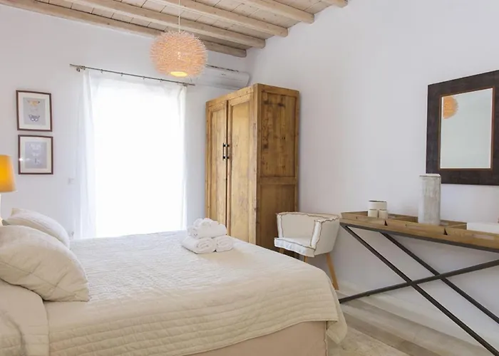 Villa Azurite With Heated Pool By Diles Psarrou