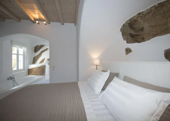 Villa Azurite With Heated Pool By Diles Psarrou